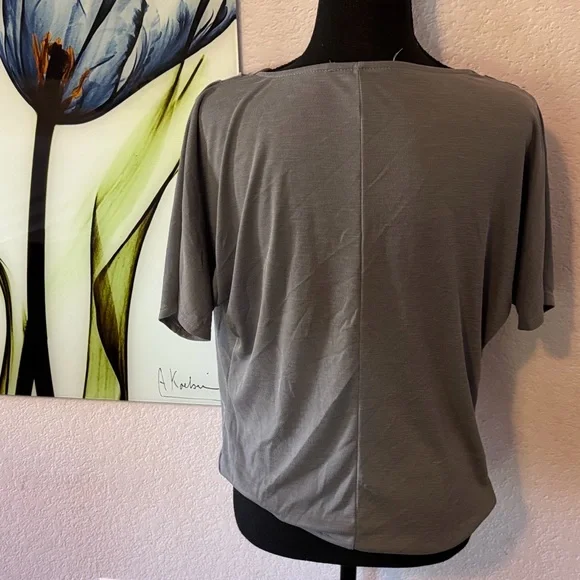 shirt size small - Picture 3 of 5